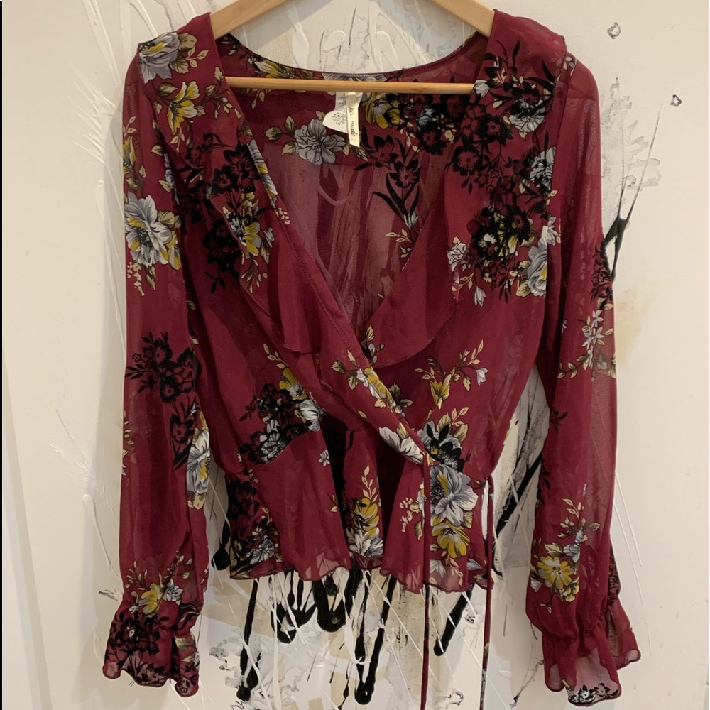 Flowy wine top with black velvet details